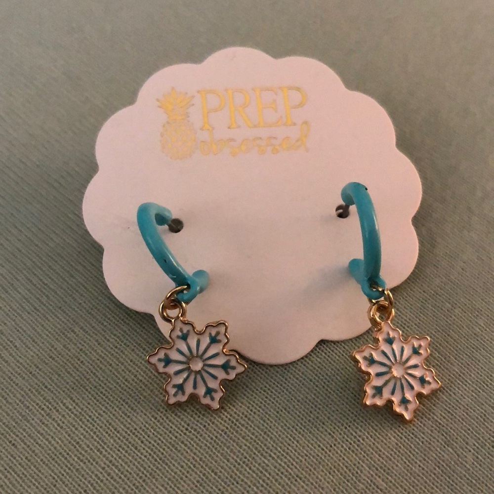 Prep Obsessed Snowflake Earrings ❄️